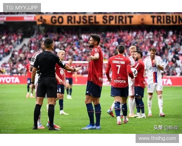 巴黎圣日耳曼迎战马赛，法甲经典对决再度上演球迷热血沸腾